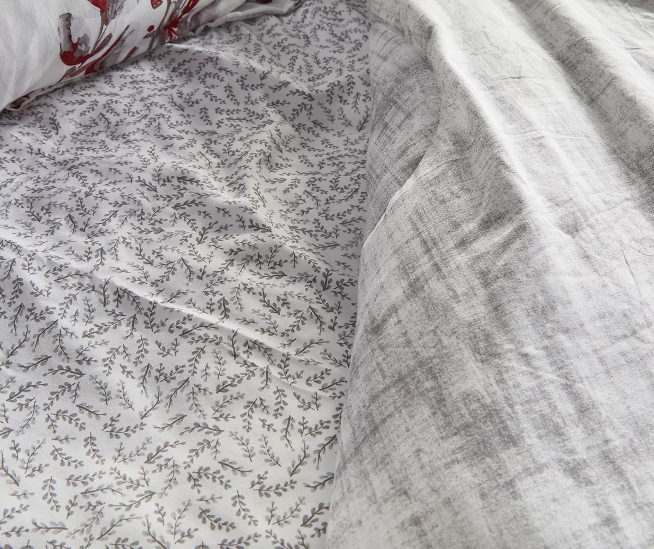 Red & Gray Floral Bed-in-a-Bag Full 14-Piece Bedding Set 6 Red & Gray Floral Bed-in-a-Bag Full 14-Piece Bedding Set - Image 6