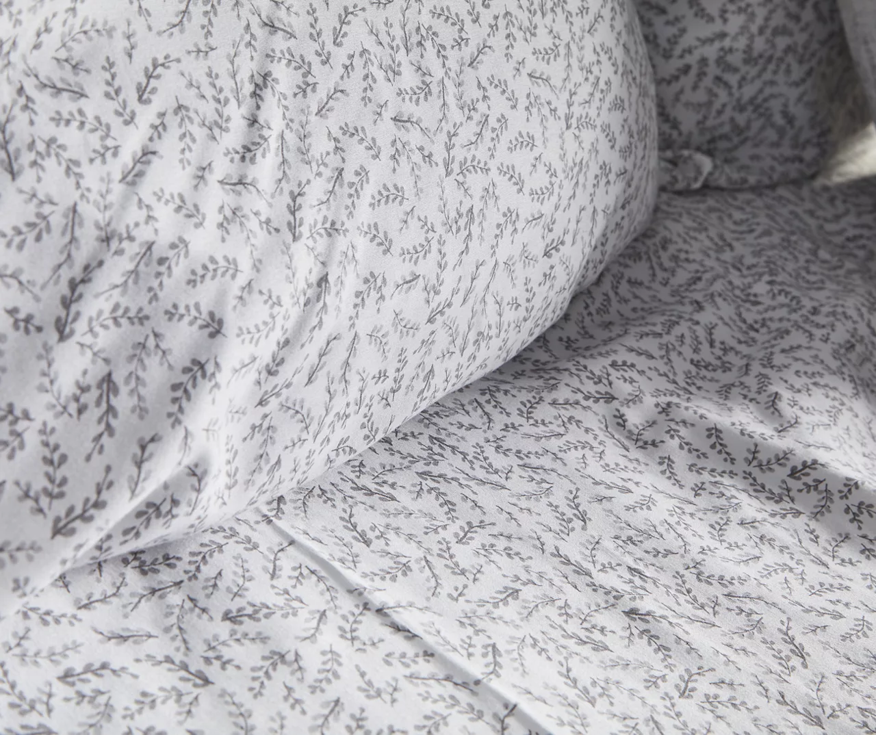 Red & Gray Floral Bed-in-a-Bag Full 14-Piece Bedding Set 8 Red & Gray Floral Bed-in-a-Bag Full 14-Piece Bedding Set - Image 8